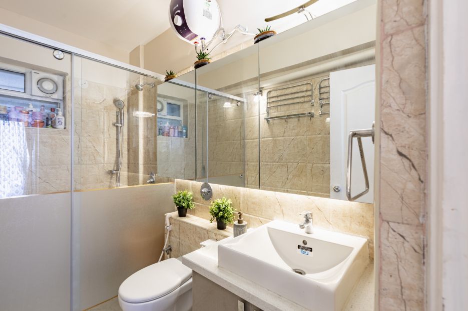 Modern Small Bathroom Design In Beige With Rectangular Mirror