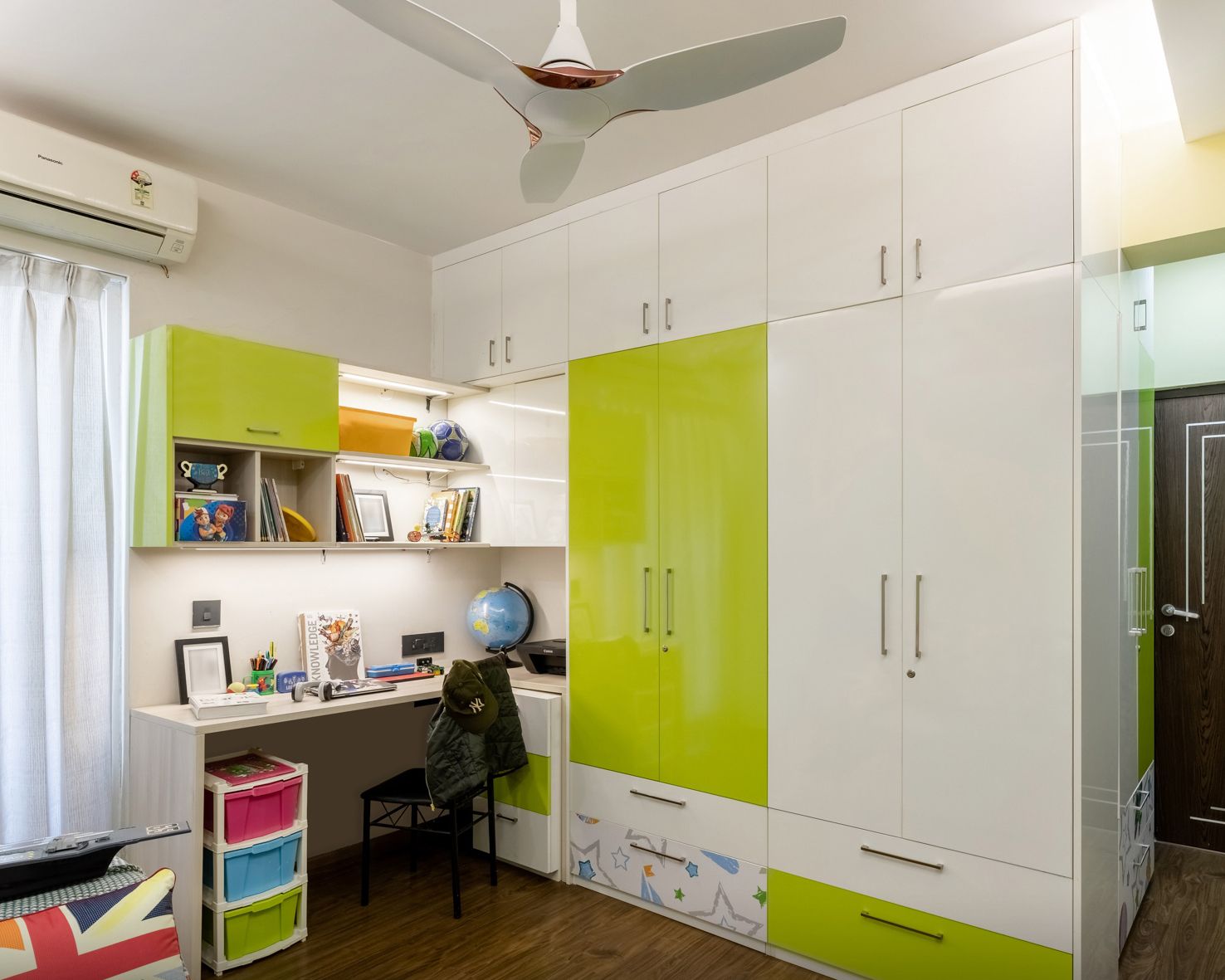 Modern Lime and Frosty White Glossy Wardrobe Design